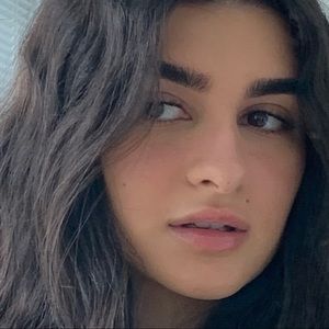 Meet your Posher, Elika